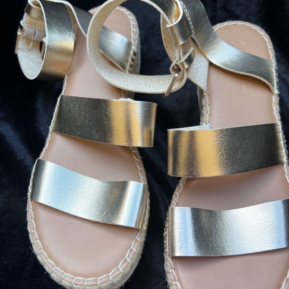 The Drop Wedge Sandals - Picture 4 of 4